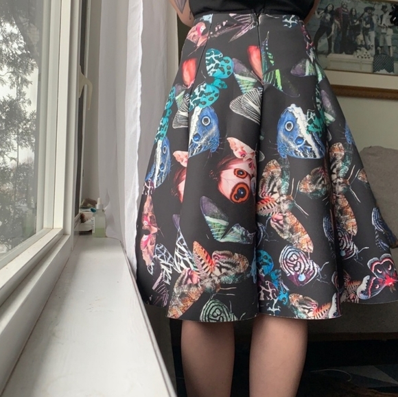 Gorgeous full skirt🦋 - Picture 4 of 9